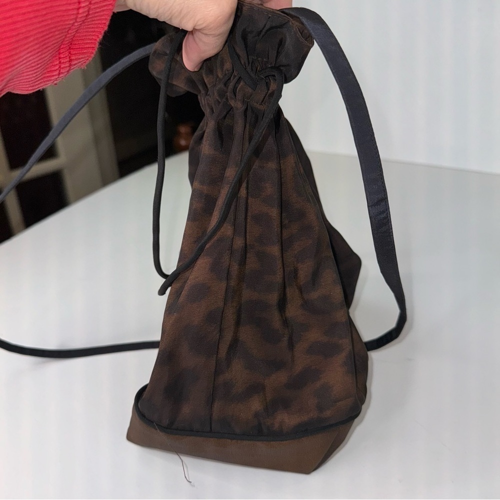 Mycra Pac Leopard Print Bucket Drawstring Handbag - Picture 8 of 16